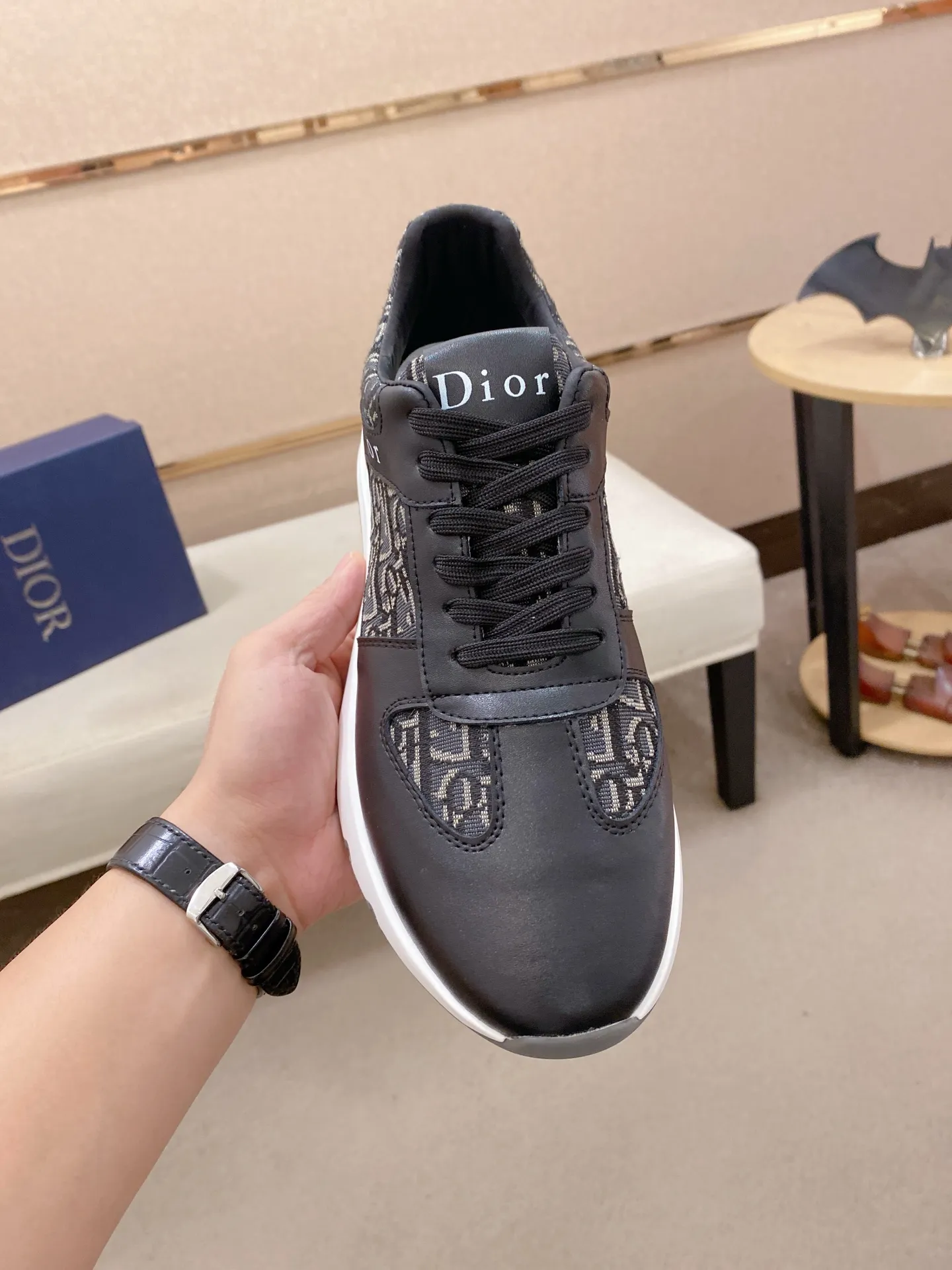Factory price: 440💰[Dior·Dior] New casual sports style men's shoes, new spring and summer design, perfect workmanship, lace-up lazy style to create wardrobe quality, upper: imported first-layer cowhide, sheepskin lining is soft and comfortable, ultra-light TPU wear-resistant outsole, simple, versatile fashion men's shoes, excellent color code number 38--44. (Can be customized for 45 non-refundable)